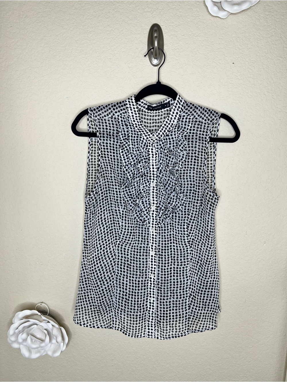 NTM: The Limited Y2K Ruffle Front Sleeveless Button Down Blouse Black White M
